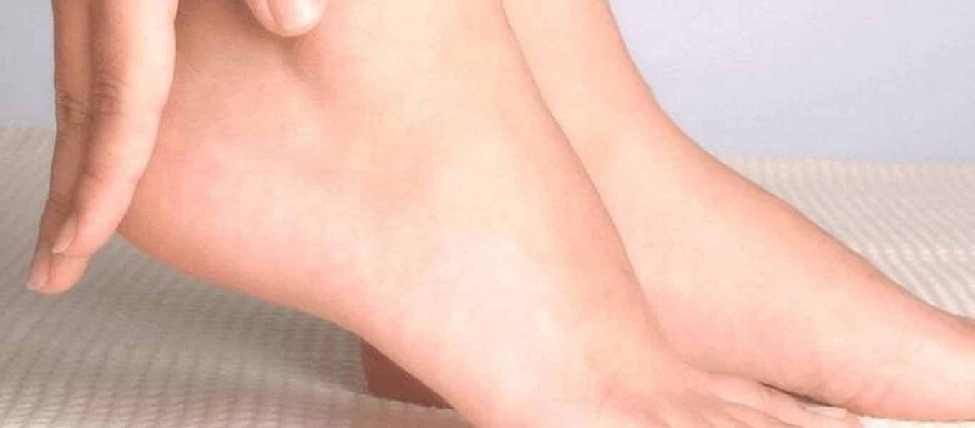 Ξηρές και σκασμένες φτέρνες; - Πείτε τους «αντίο» με αυτόν τον εύκολο τρόπο